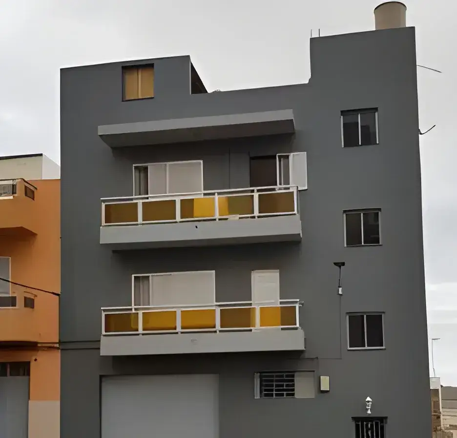 Los Pintores en Sevilla Rehabilitación y pintado de fachada de comunidad en color gris moderno